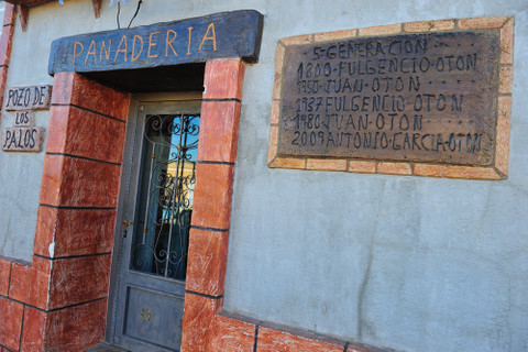 Cartagena traditions, baking the rolls of San Anton